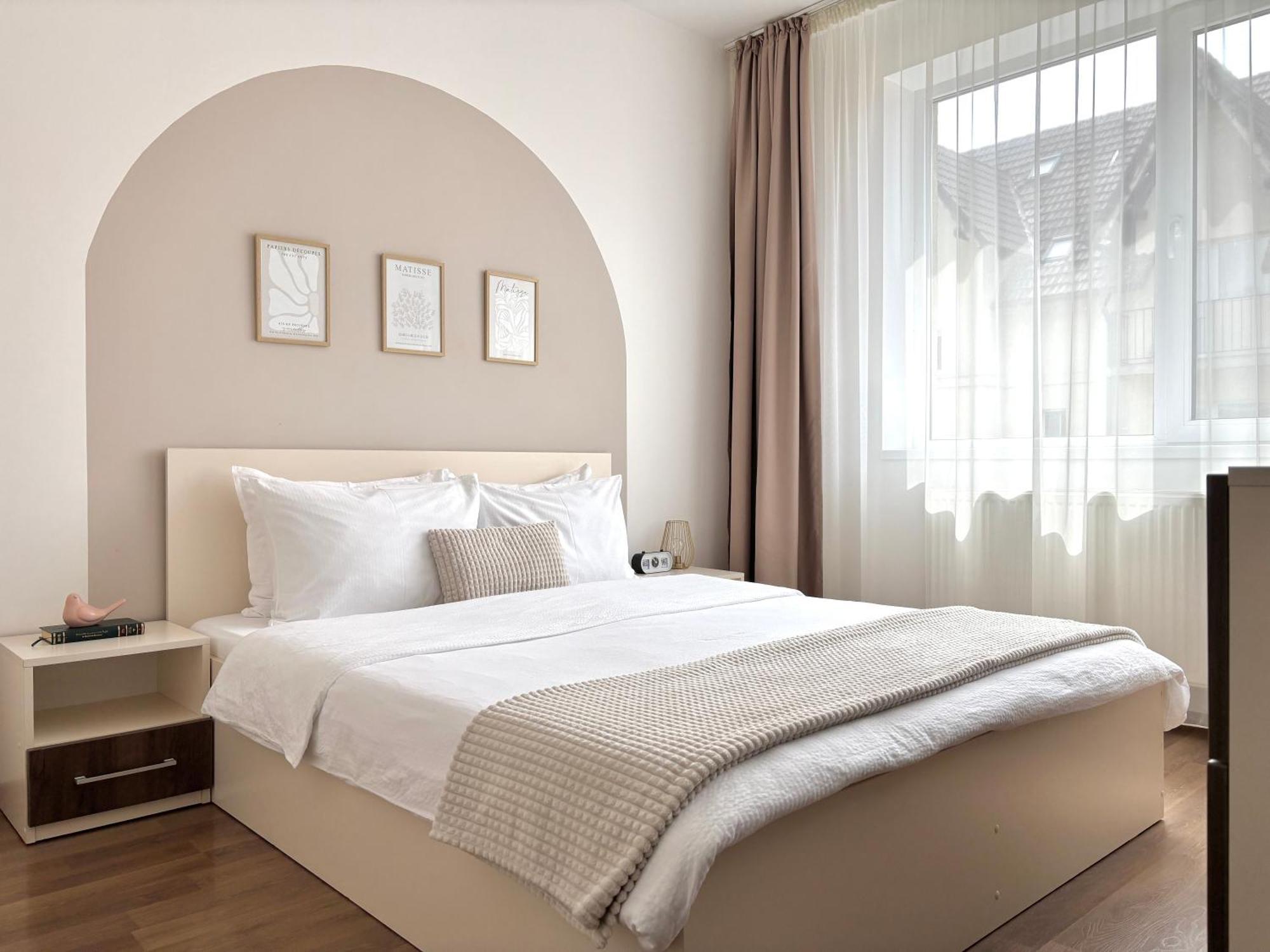 Wanderlust Home Cream, Rasnov Apt For 4, Wifi And Free Parking Экстерьер фото