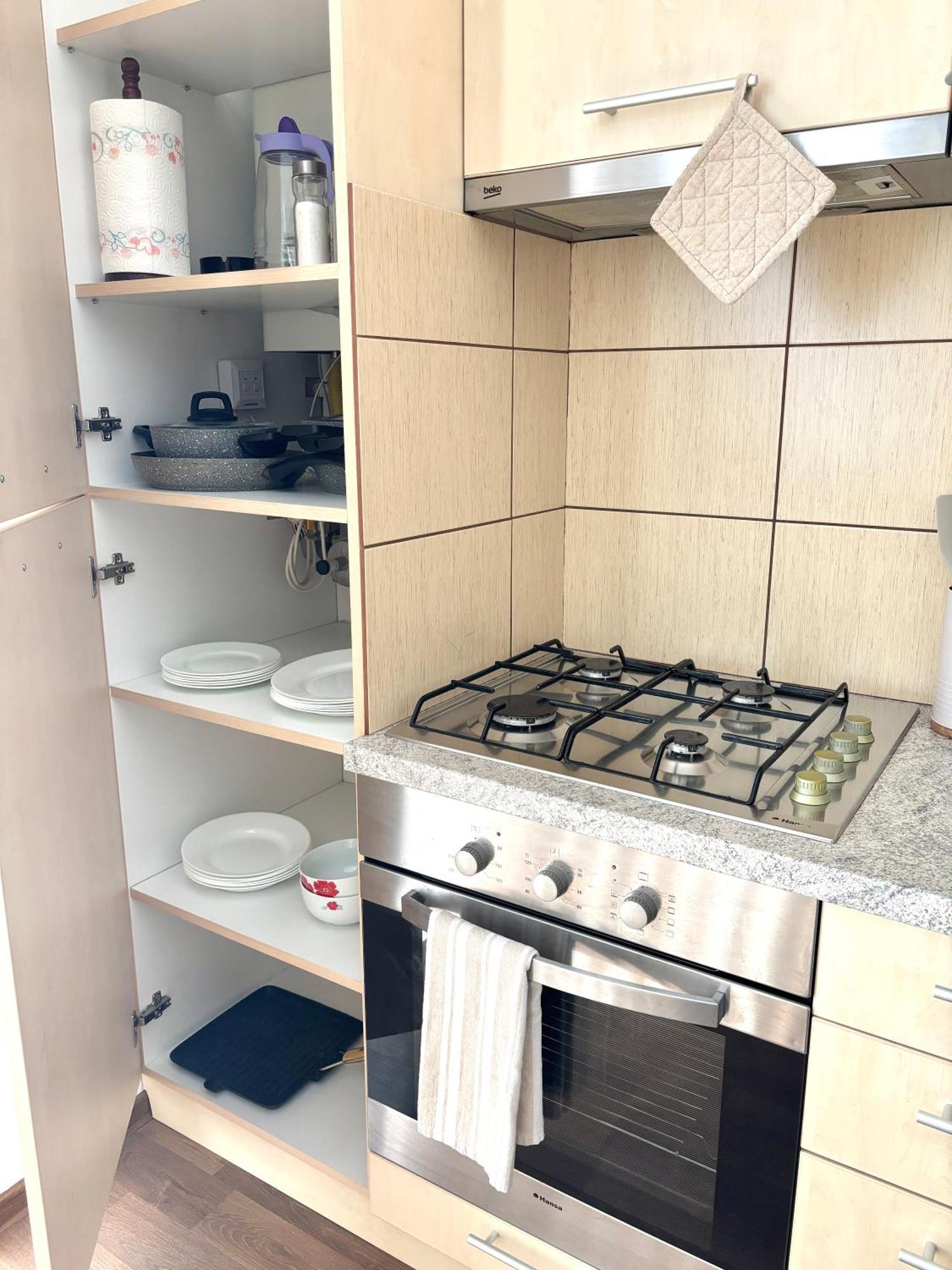 Wanderlust Home Cream, Rasnov Apt For 4, Wifi And Free Parking Экстерьер фото