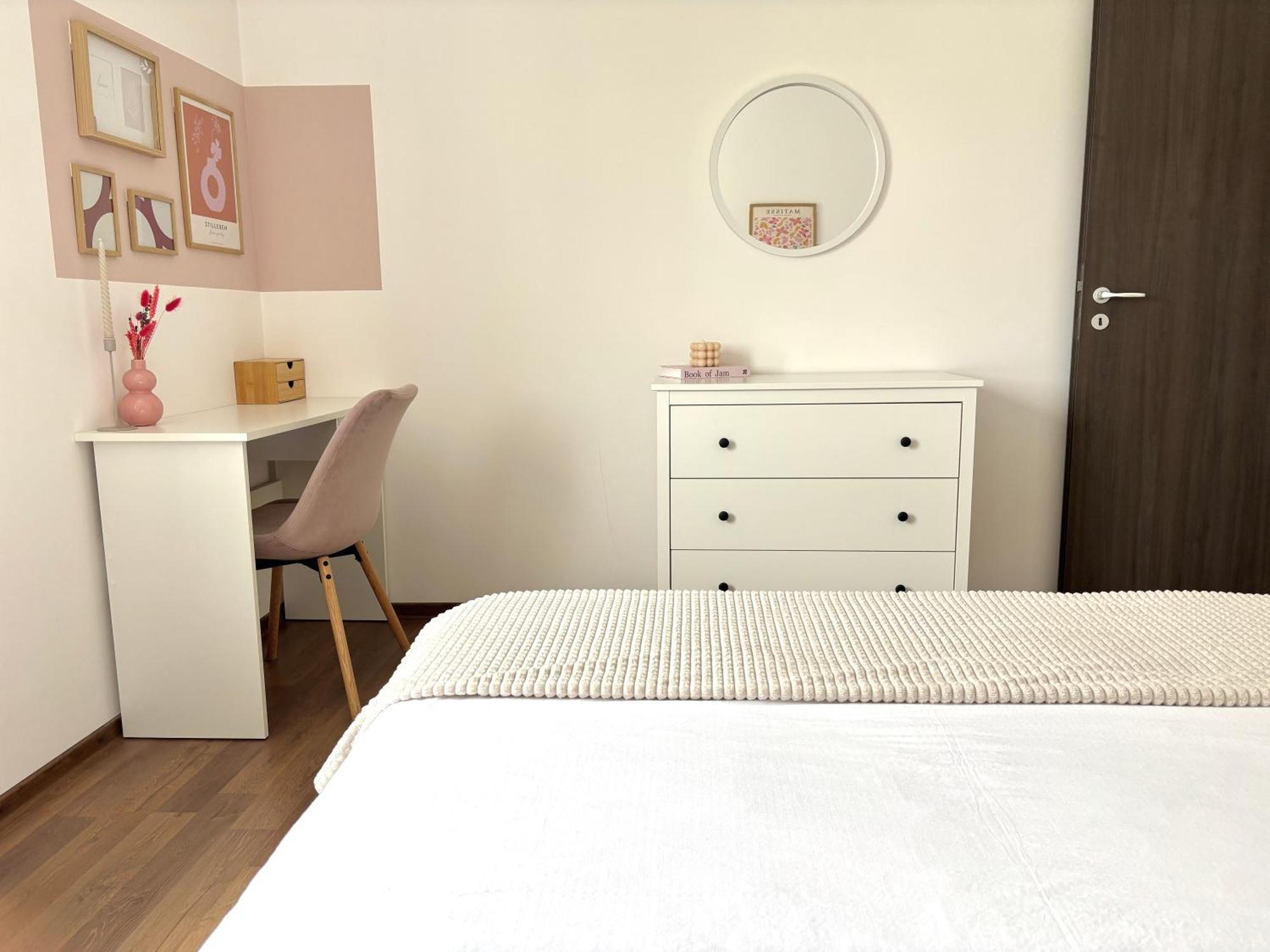 Wanderlust Home Cream, Rasnov Apt For 4, Wifi And Free Parking Экстерьер фото