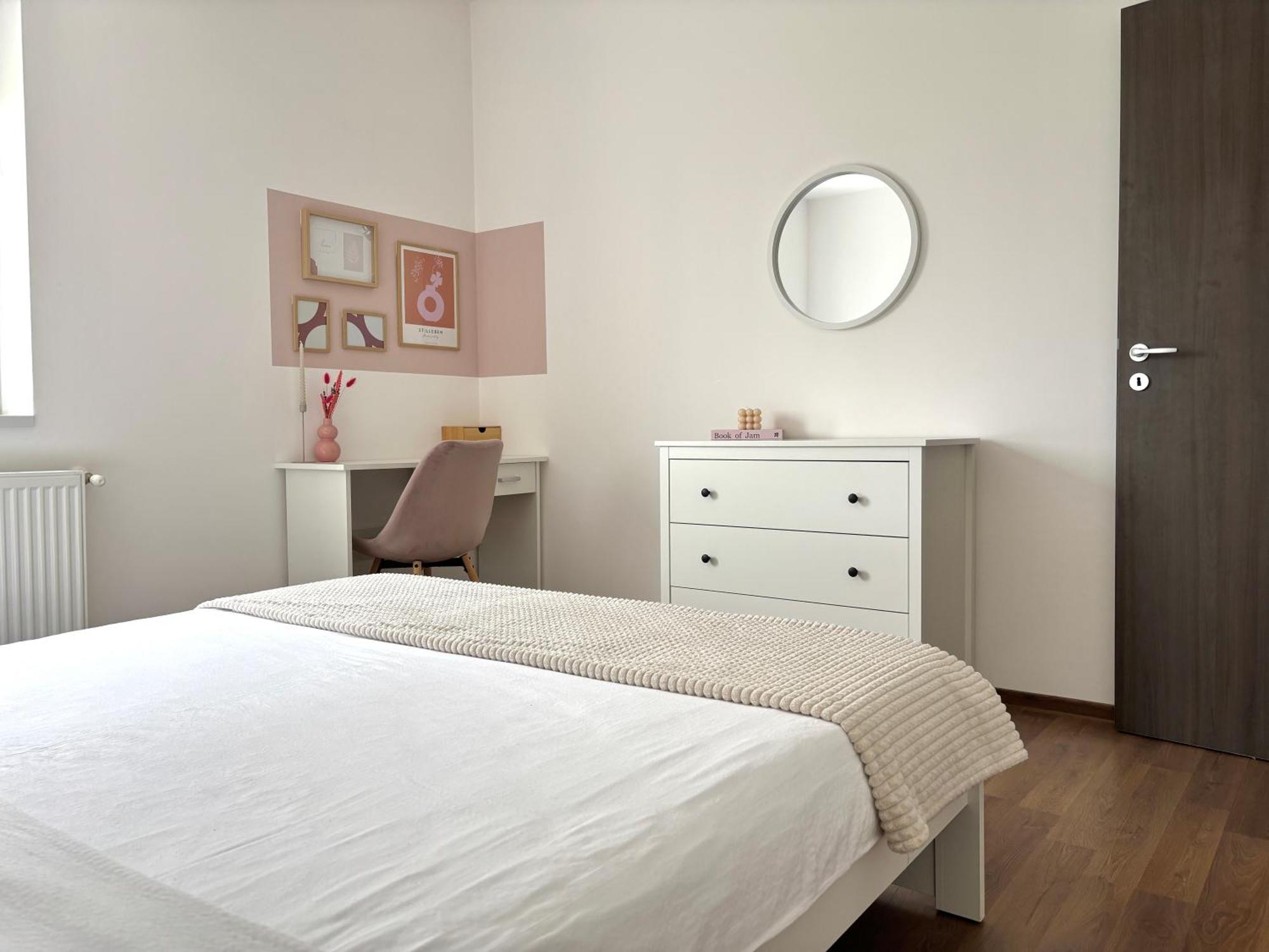 Wanderlust Home Cream, Rasnov Apt For 4, Wifi And Free Parking Экстерьер фото